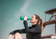 운동 후 영양 섭취 타이밍이 중요한 이유 woman in black shirt and black shorts holding orange basketball