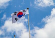 상산 김도연 선생을 기억하다…독립정신 기념행사 개최 white red and blue flag under blue sky during daytime