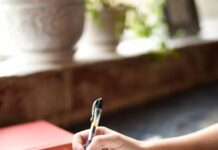 정신건강을 위한 첫걸음! 자기관리하기 a person writing on a piece of paper with a pen