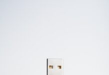 디지털 디톡스와 명상, MZ세대의 새로운 정신건강 트렌드 white sync cable