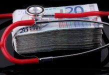 삶의 끝자락, 쏟아지는 의료비… “죽음보다 두려운 비용의 곡선” a medical stethoscope resting on a stack of money