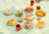 한국 직장인 만성피로, ‘마이크로 휴식’과 라이프 밸런스 실천이 대안으로 주목 A picnic spread with various fruits and pastries.