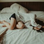 늘 피곤한 당신, 만성피로와 작별하는 새로운 생활습관 트렌드 woman lying on bed