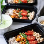 “균형 잡힌 식단, 더 쉽고 똑똑하게 실천하는 법” a couple trays of food